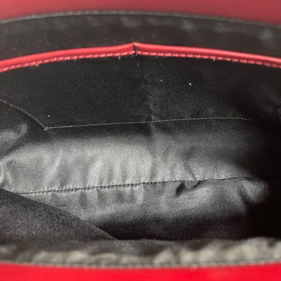 Vittoria Napoli leather Red satchel office bag with antique tone hardwares. - Picture 4 of 13